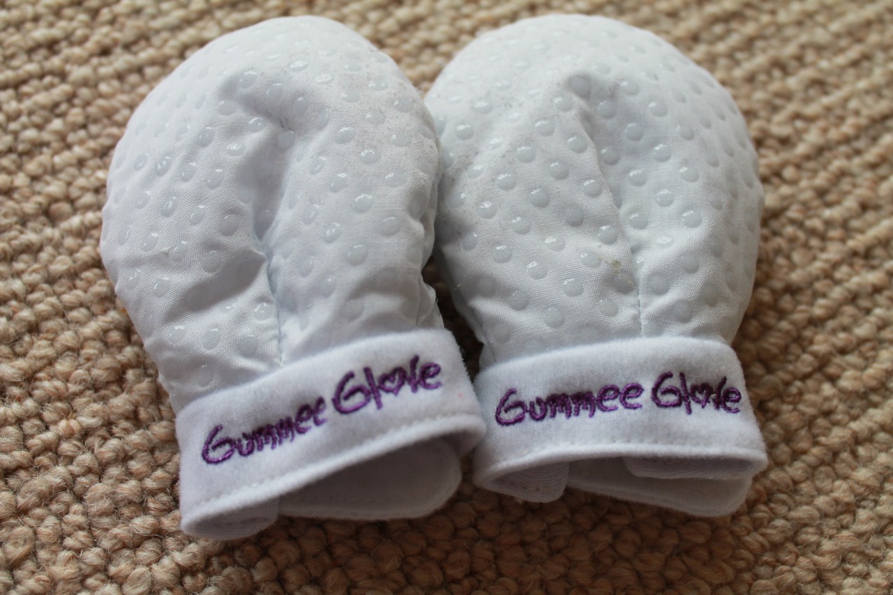 0011 Gummee Glove Anti scratch Teething Mittens Review