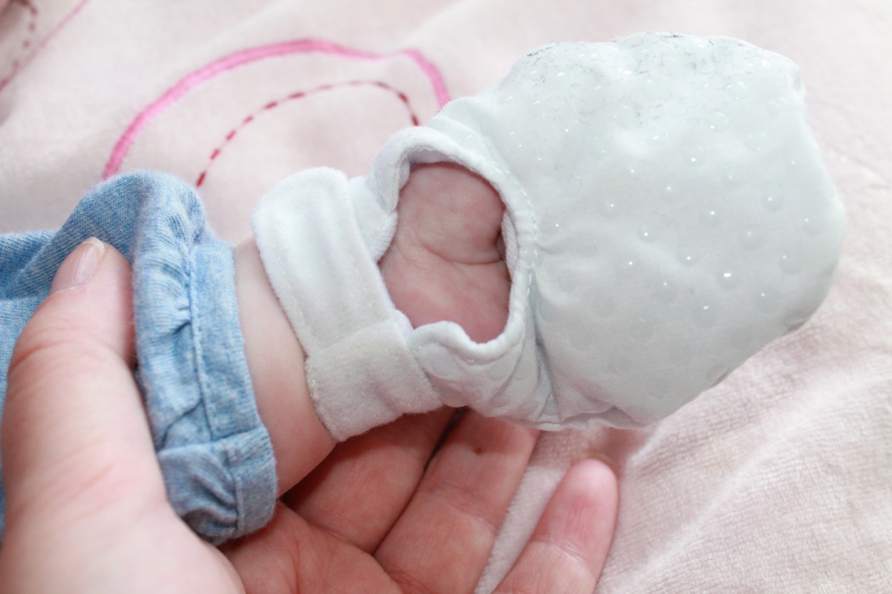 017 Gummee Glove Anti scratch Teething Mittens Review